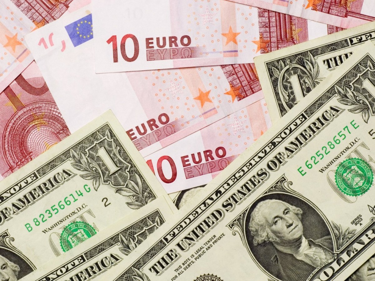 The Inversion of the Eurodollar Yield Curve